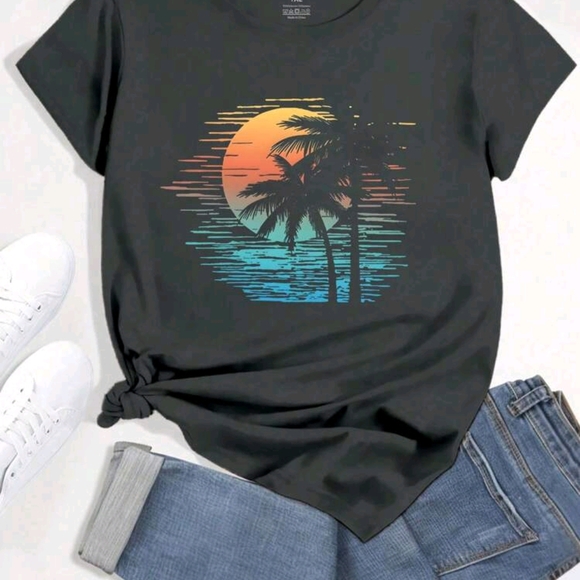 SHEIN Black Graphic T-Shirt with Relaxed Sunset Design - Picture 1 of 2